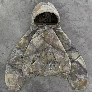 Akimbo Real Tree zip up camp hoodie. Size men’s medium.